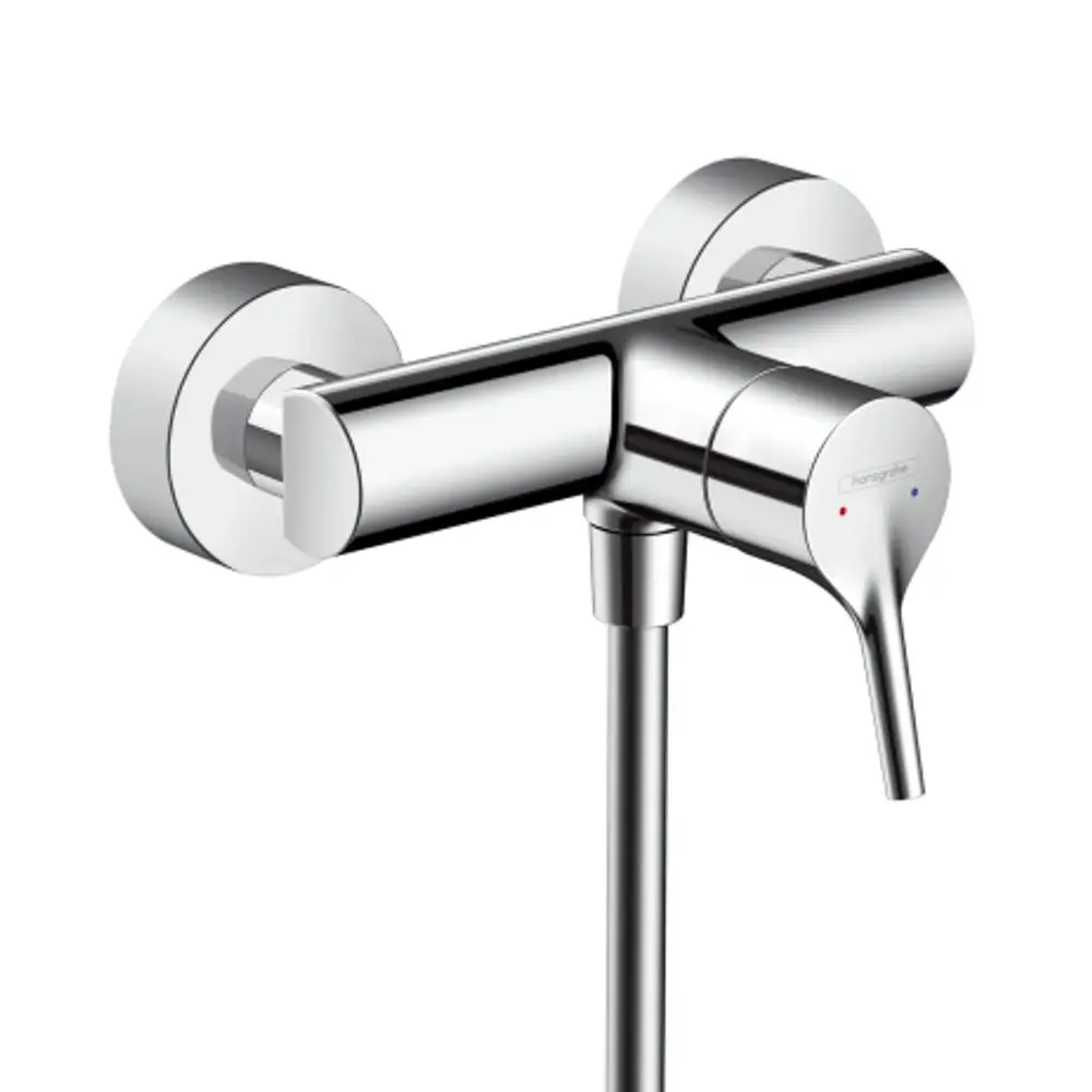 Hansgrohe Einhebel-Brausemischer in Chrom-Ausführung mit zwei Wandbefestigungen und einem integrierten Hebel zur Einstellung von Wasserfluss und -temperatur.